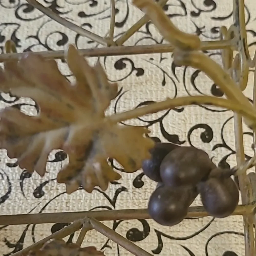 Decorative Table Top Metal Wine Rack with Grape Design